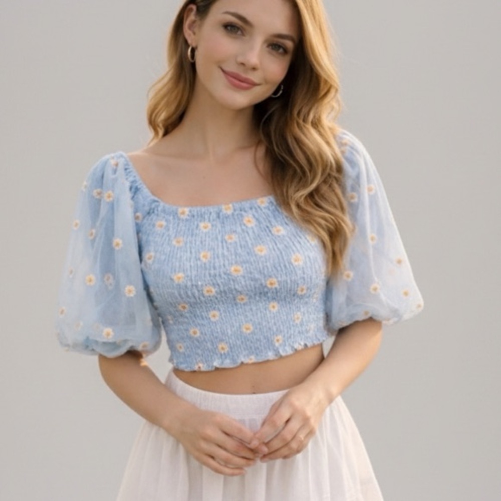 La ’Ros Cottagecore top Daisy Print Smocked Blouse Light Blue & White MEDIUM NEW